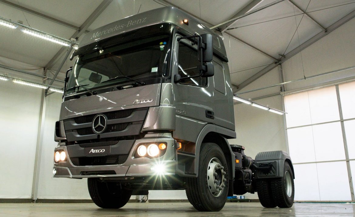 Mercedes-Benz sumó dos nuevos camiones a su planta de producción en Argentina