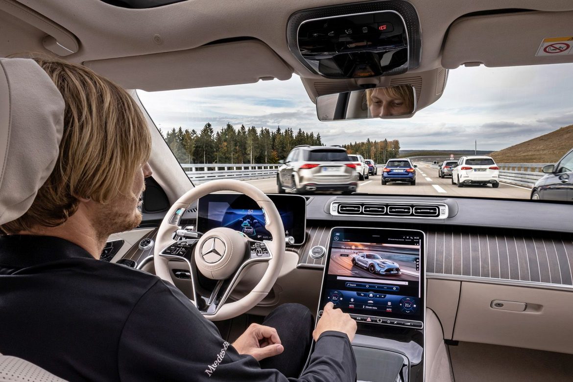 Mercedes-Benz será la primera marca en adaptar legalmente el Nivel 3 de conducción autónoma