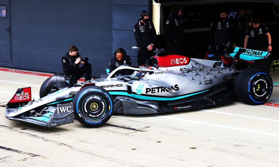 Mercedes-AMG Petronas presentó su vehículo para la temporada 2022: el F1 W13 E Performance