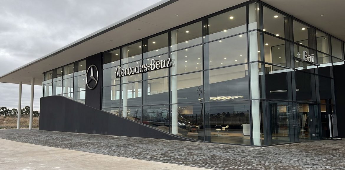 Bari S.A., Concesionario oficial de Mercedes-Benz Camiones y Buses, abre las puertas de su nuevo edificio en Olavarría
