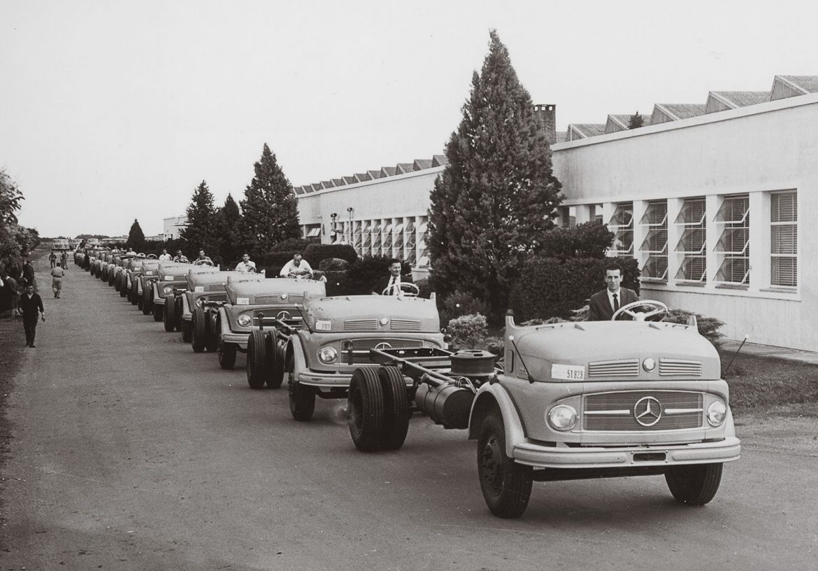 Mercedes-Benz Camiones y Buses celebró 71 años de producción en el país