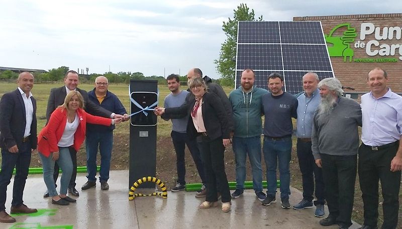 Se instaló en Olavarría el primer punto de recarga de vehículos eléctricos de 22 kW a energía solar
