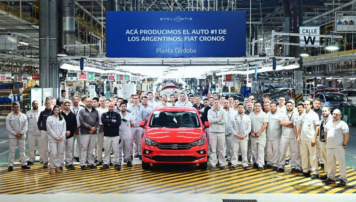 Fiat fabricó la unidad 300.000 del Cronos en Córdoba