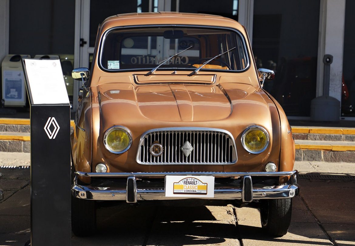 El Renault 4 celebró su 60° aniversario de fabricación en Argentina en la planta de Santa Isabel