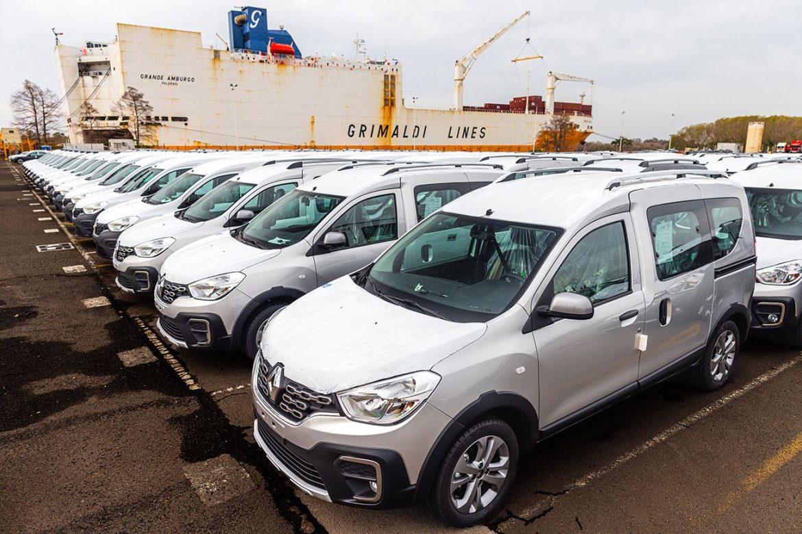 Renault realizó el primer embarque de Kangoo con destino a Argelia