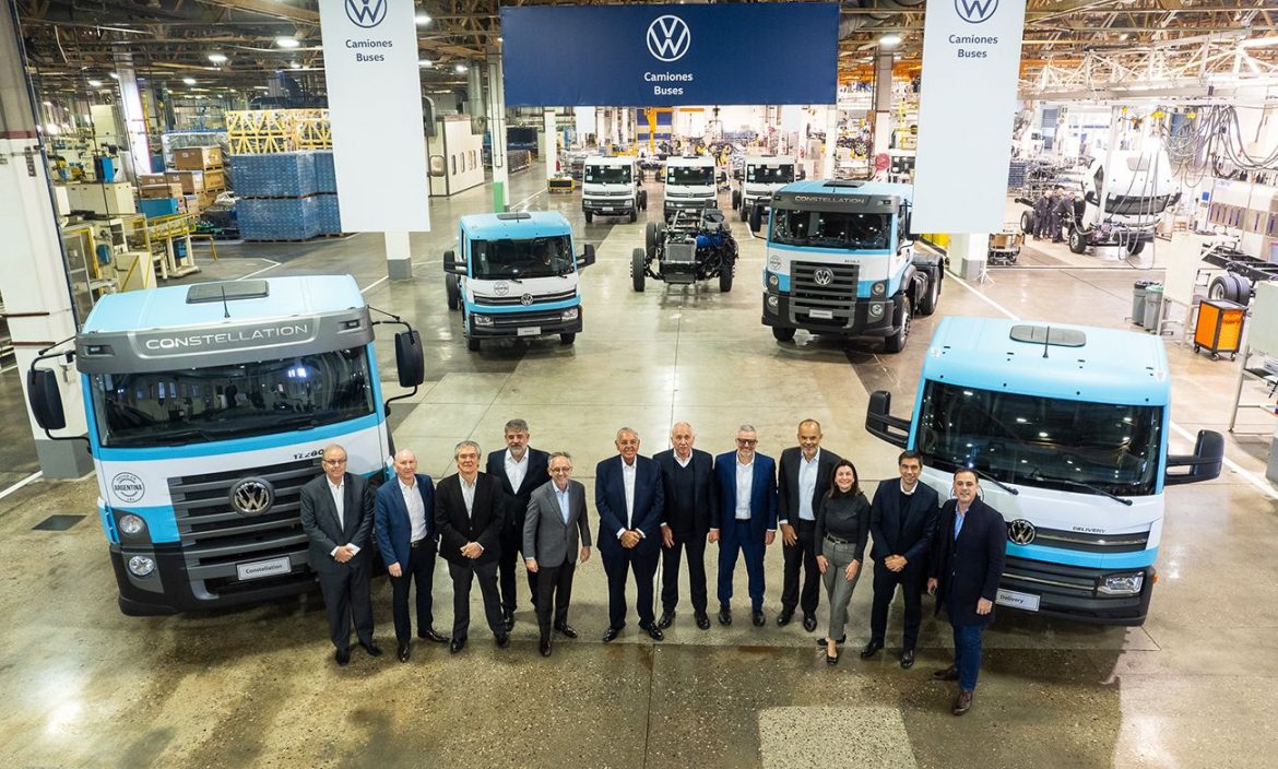 VW celebró el inicio del ensamblado del Constellation y del chasis del Volksbus en Córdoba