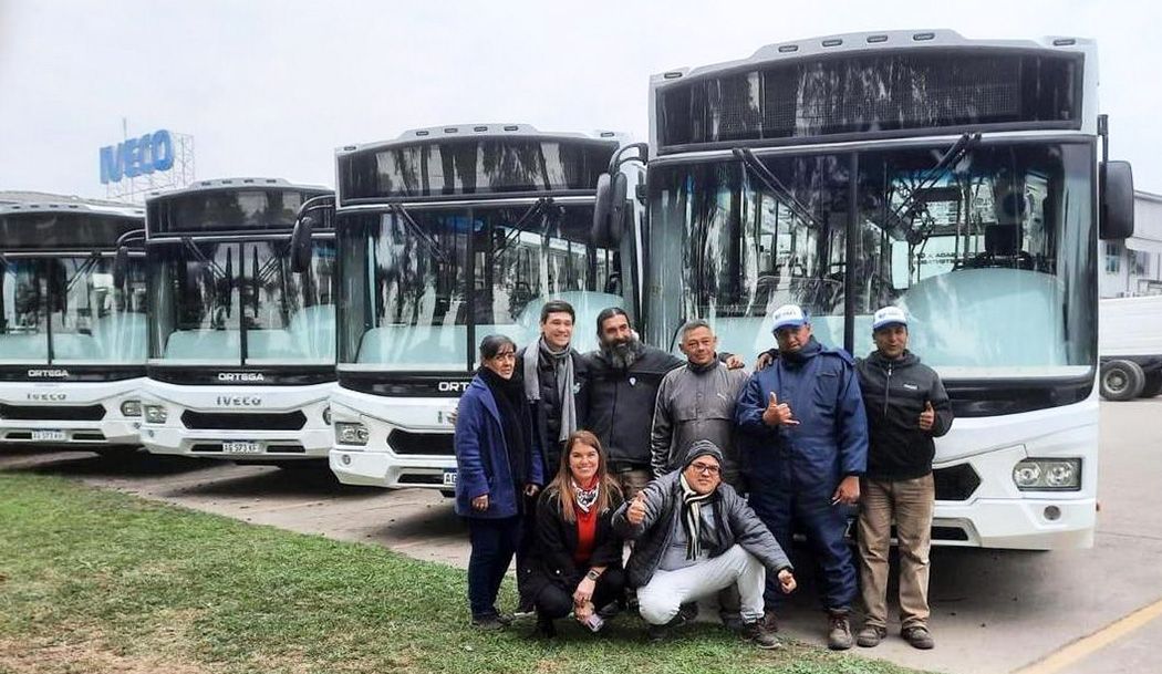 Iveco BUS entregó cuatro buses a GNC a la Municipalidad de San Miguel de Tucumán