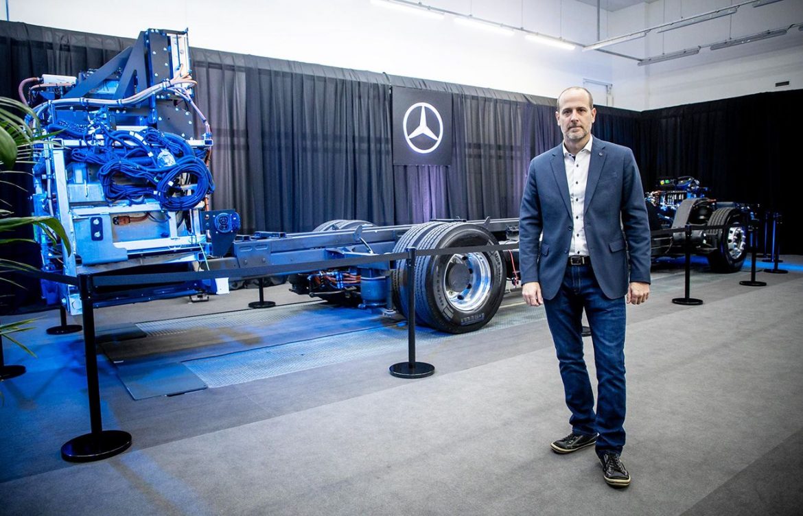 Mercedes-Benz presentó su chasis de bus eléctrico eO500U: Su objetivo es liderar la transformación del transporte público en Argentina