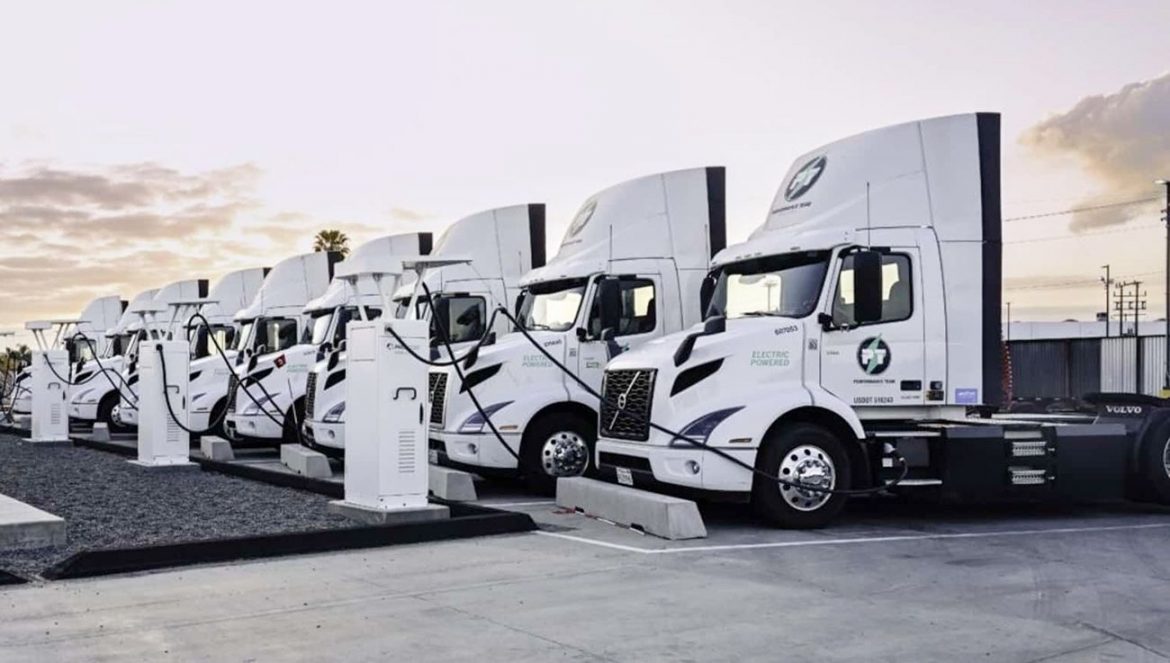 Prologis y Maersk presentaron a la mayor instalación de carga de vehículos eléctricos pesados del Sur de California