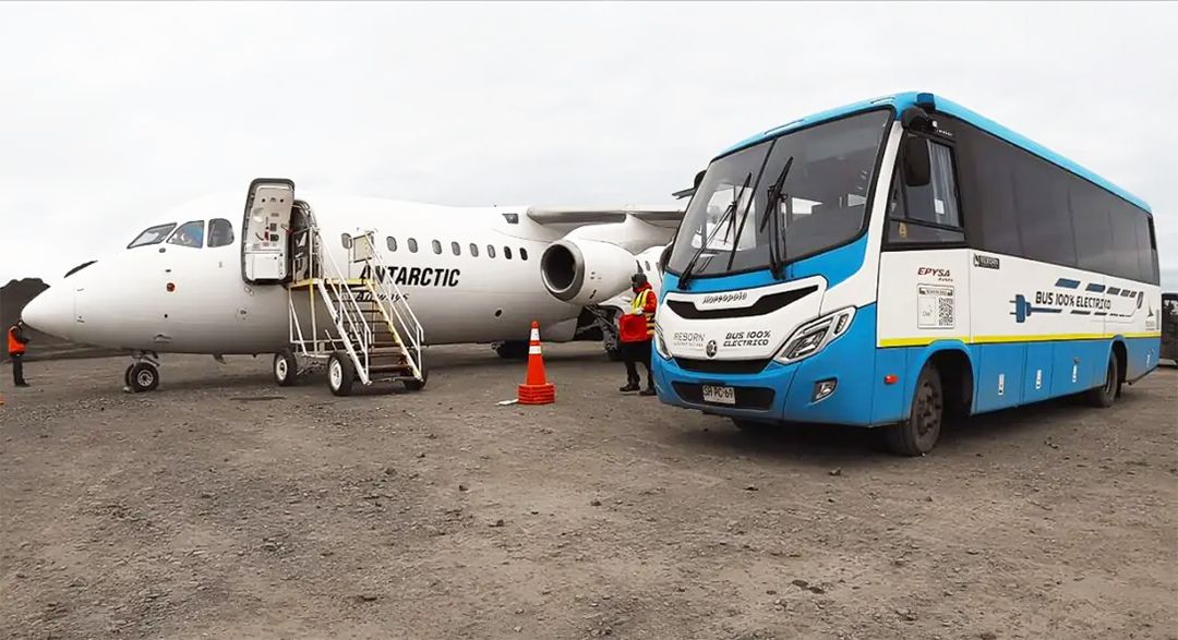 Llegó el primer bus eléctrico a la Antártida, el Marcopolo Senior Reborn Electric