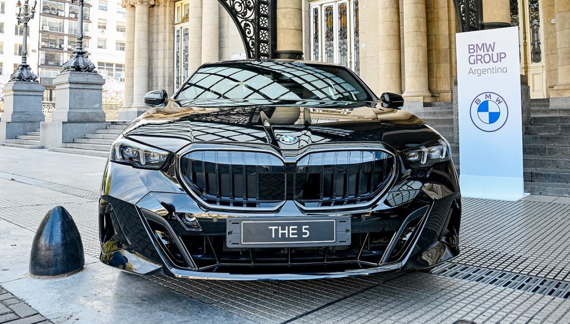 BMW lanzó la octava generación del Serie 5 en Argentina: El nuevo sedán llegó con una variante híbrida enchufable