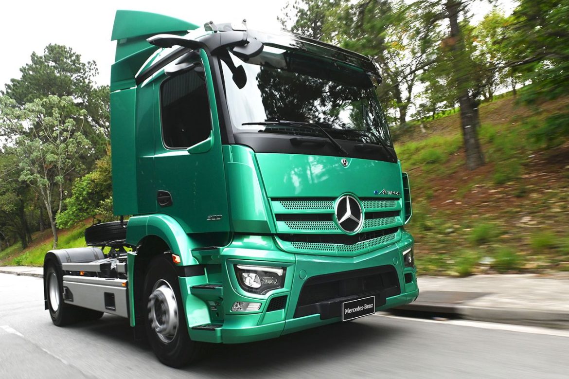 Mercedes-Benz exhibió el rediseño del Accelo y los eléctricos eCanter y eActros en Fenatran