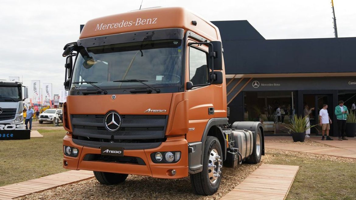 Mercedes-Benz exhibe su nueva gama de camiones y su amplio portfolio de servicios en Expoagro